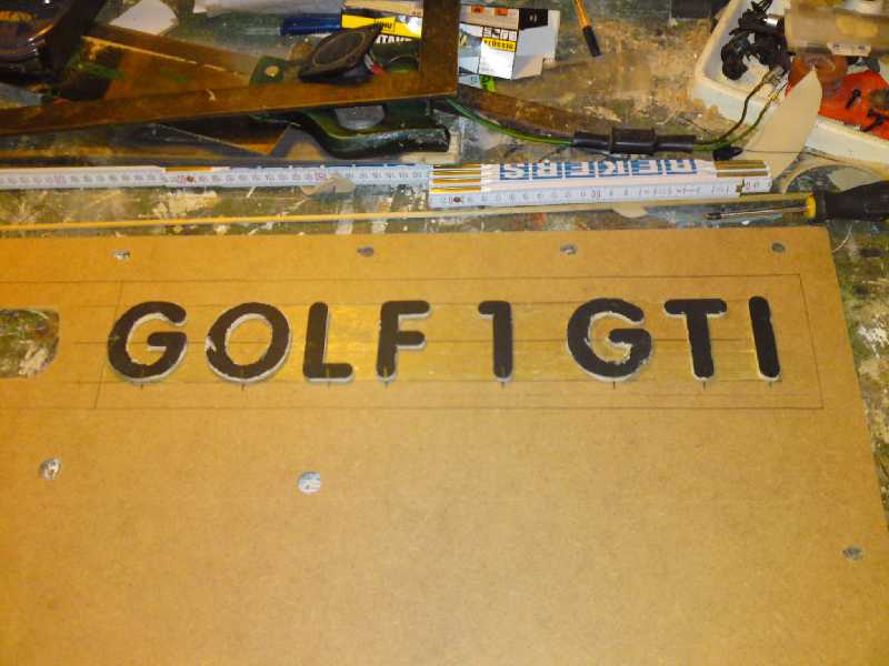 Datei:Tuerverkleidungen mit leder beziehen 08.jpg