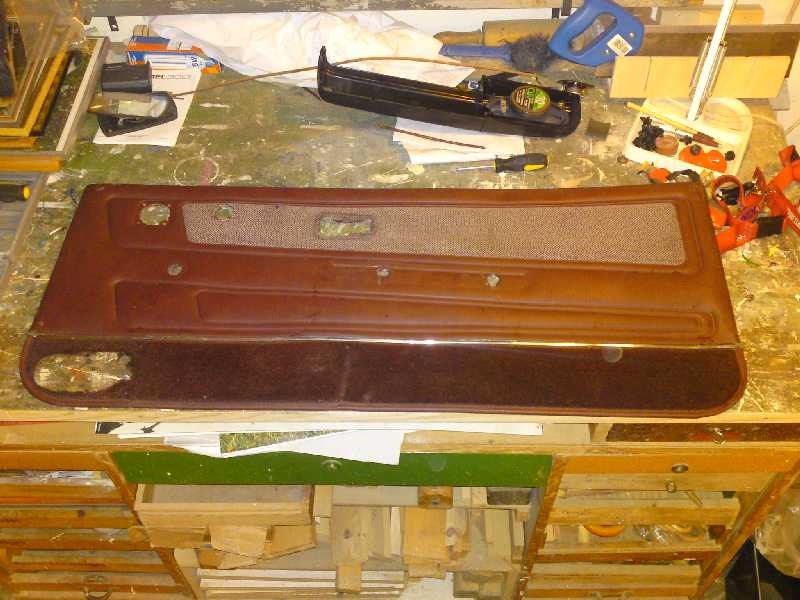 Datei:Tuerverkleidungen mit leder beziehen 01.jpg