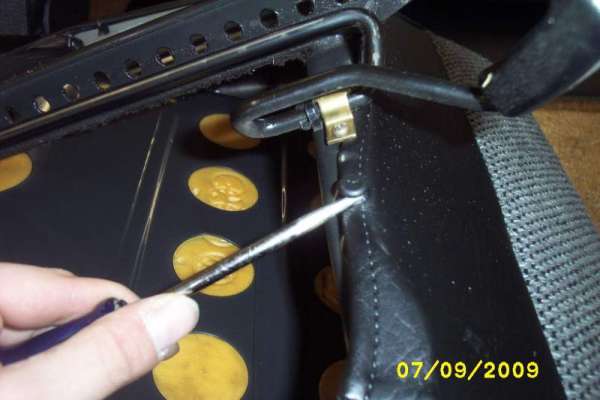 Datei:Sitzbezuege wechseln-04.jpg