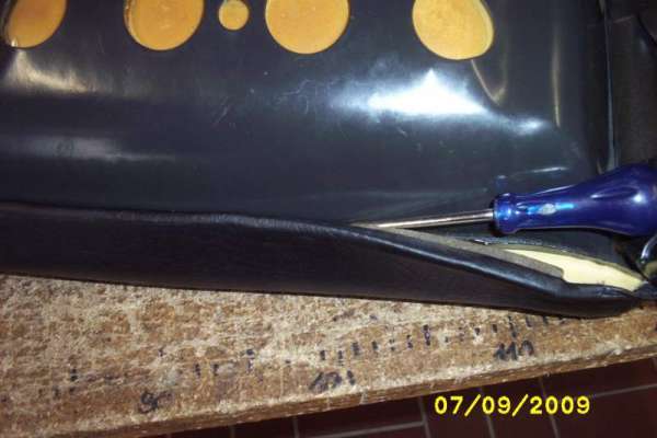 Datei:Sitzbezuege wechseln-07.jpg