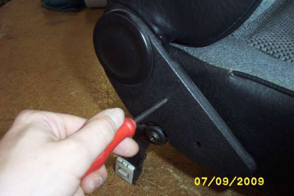 Datei:Sitzbezuege wechseln-01.jpg