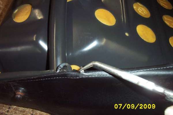 Datei:Sitzbezuege wechseln-05.jpg